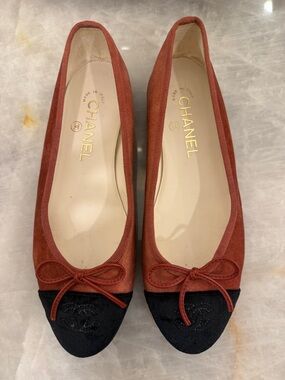 CHANEL Two-Tone Suede Ballet Flats in Rust and Black